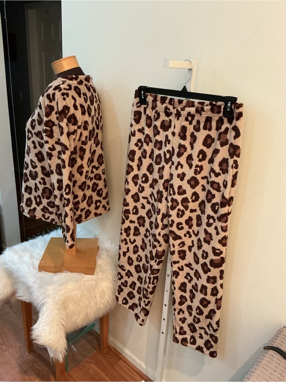 Joyspun Leopard Print Plush Fleece Pajama Lounge Set Size Small (4-6) Cozy Soft - Picture 5 of 14